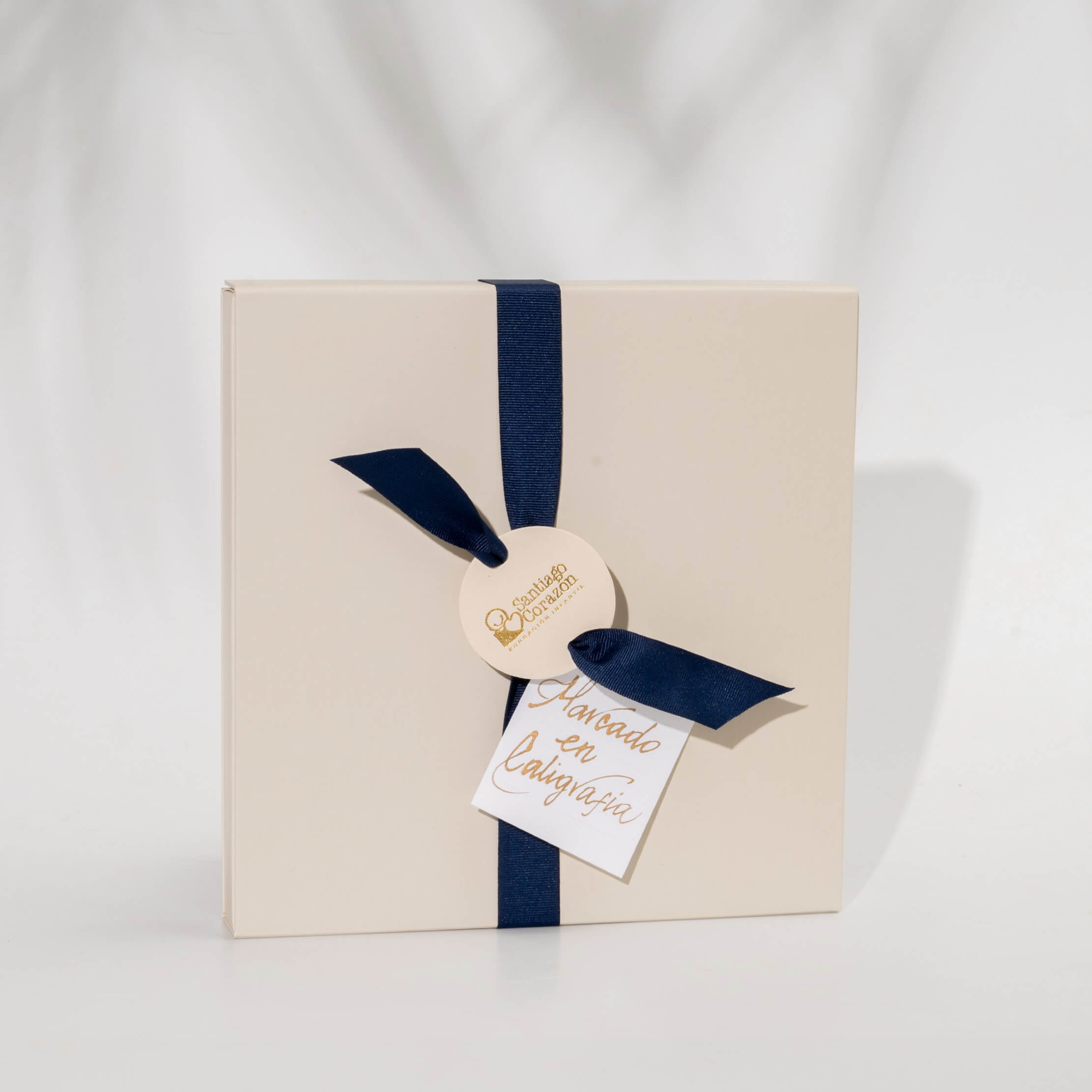 Bono de Pésame en caja con pétalos 2025 con Orquídea