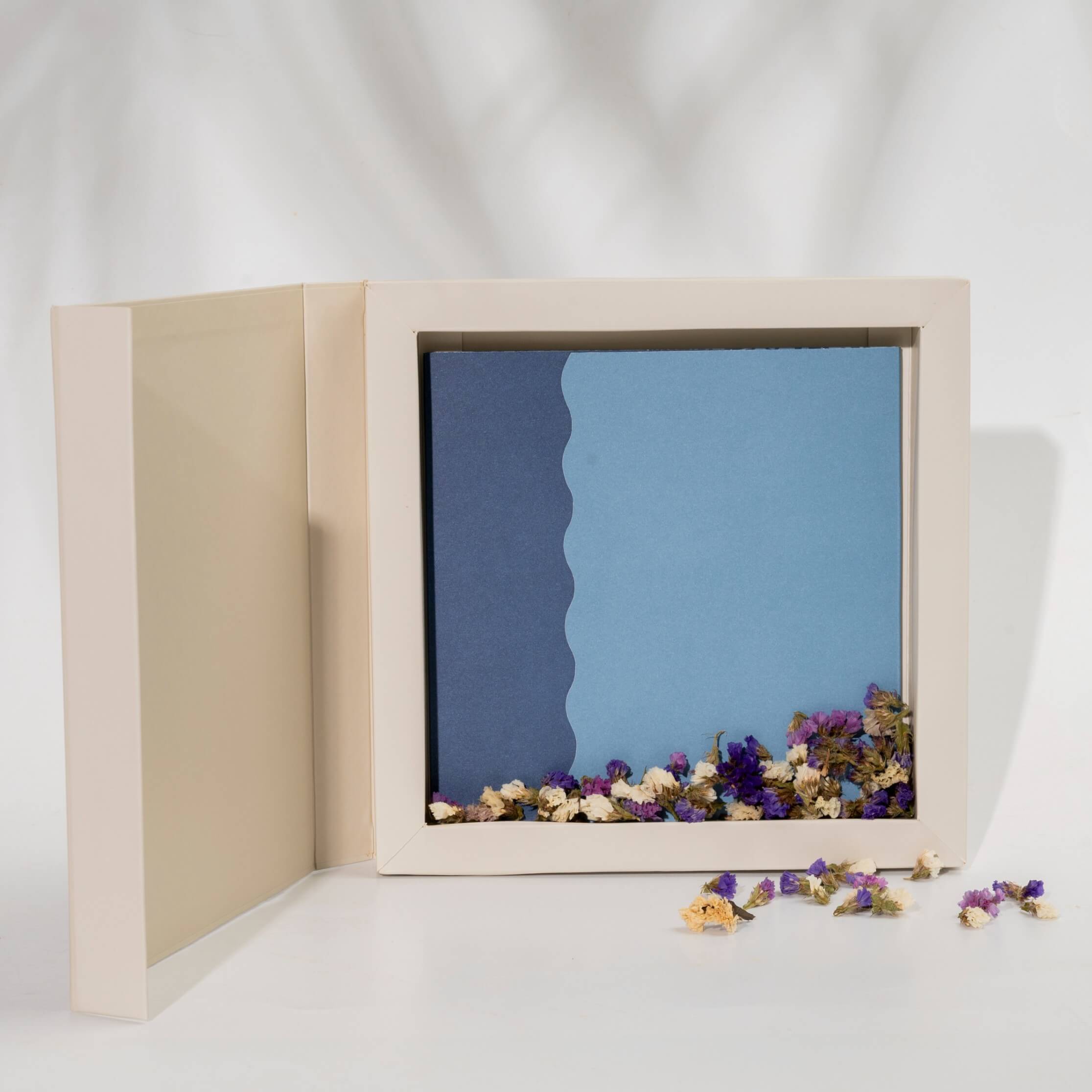 Bono de Pésame en caja con pétalos 2025 con Orquídea