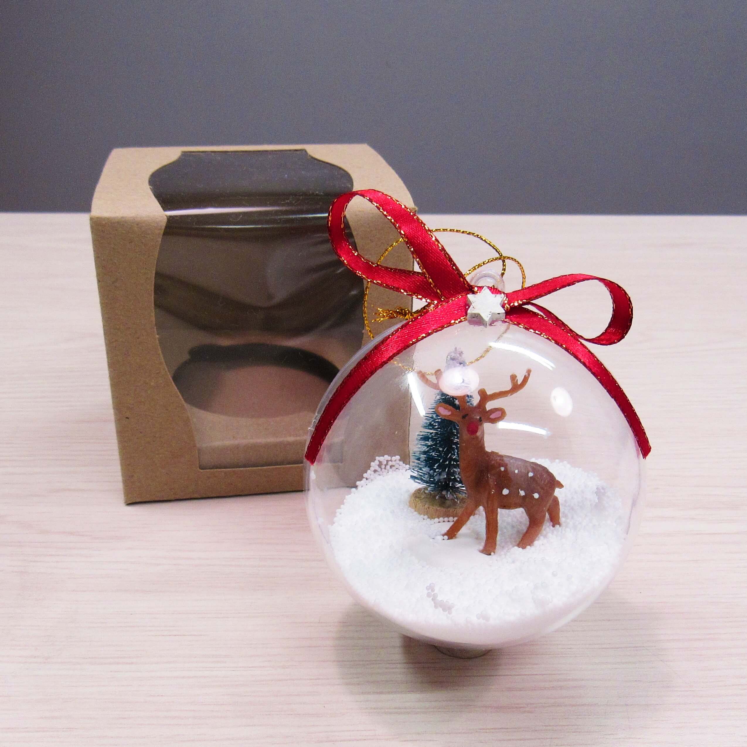 Caja con bolitas de 8 cms x 1 unidad