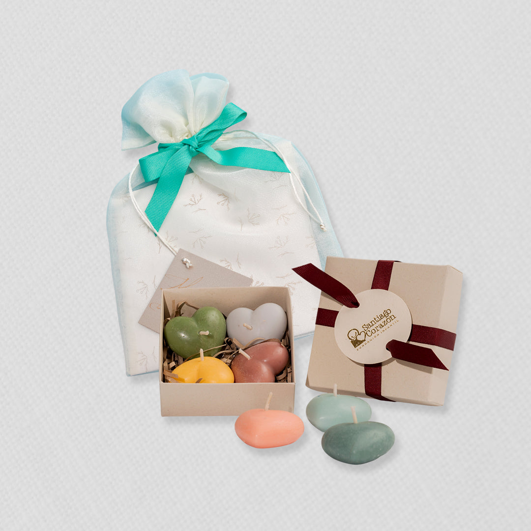 Bono de Pésame en bolsa de tela de organza y Cajita de 4 velas de corazón