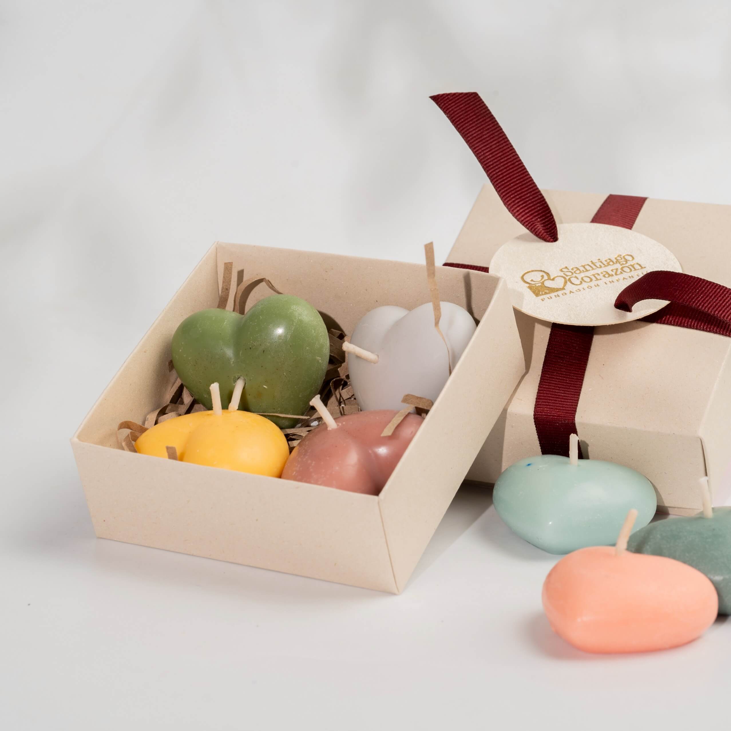 Bono de Pésame en bolsa de tela de organza y Cajita de 4 velas de corazón