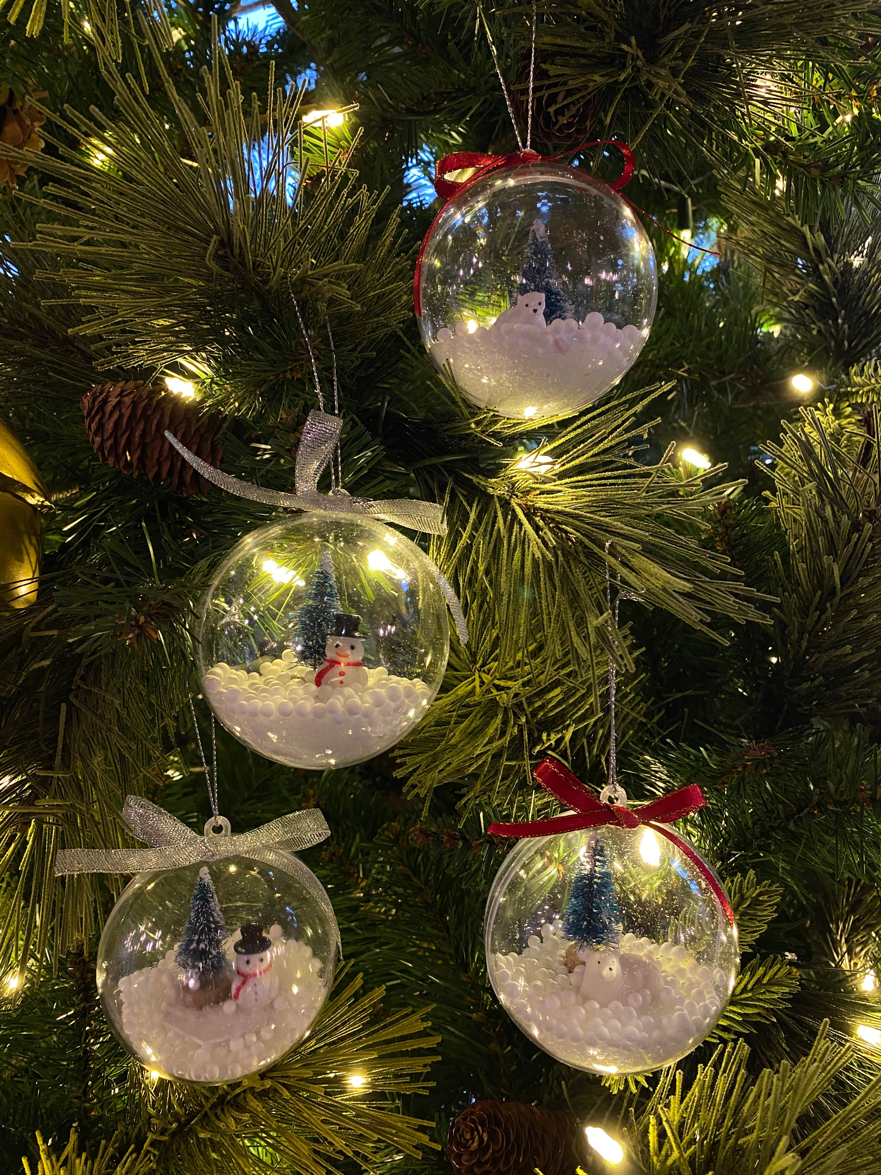 Caja con bolitas de 8 cms x 1 unidad