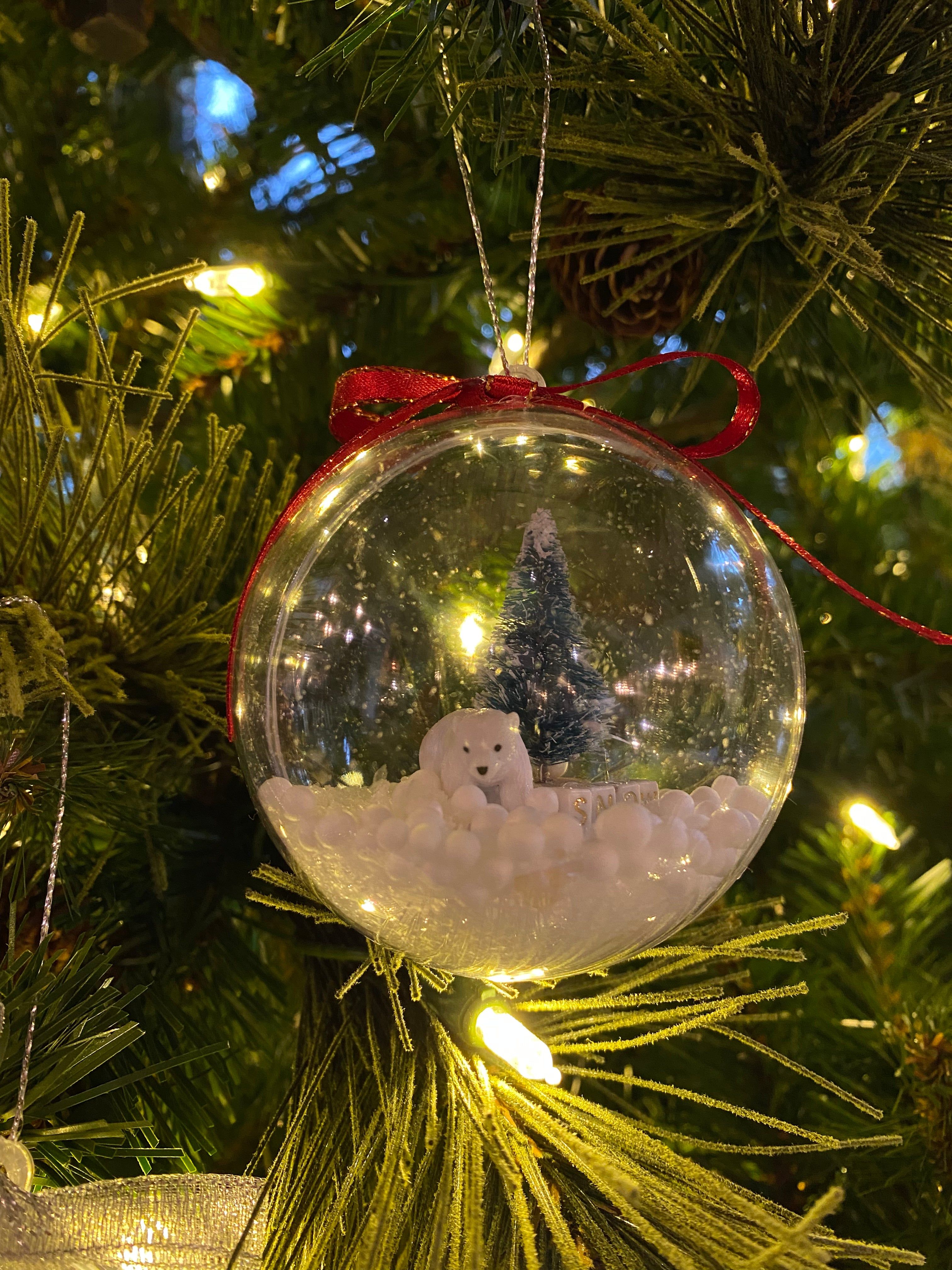 Caja con bolitas de 8 cms x 1 unidad