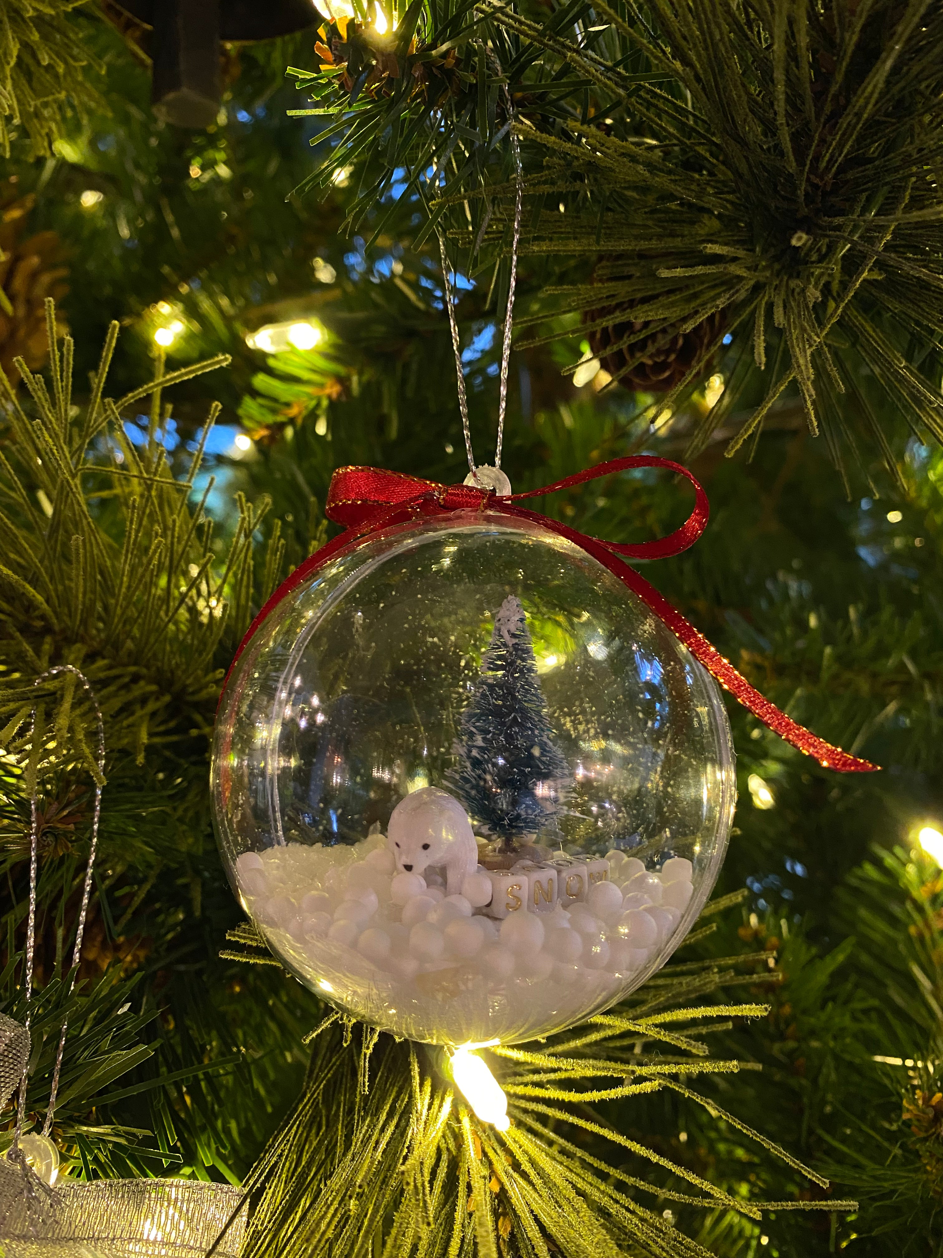 Caja con bolitas de 8 cms x 1 unidad