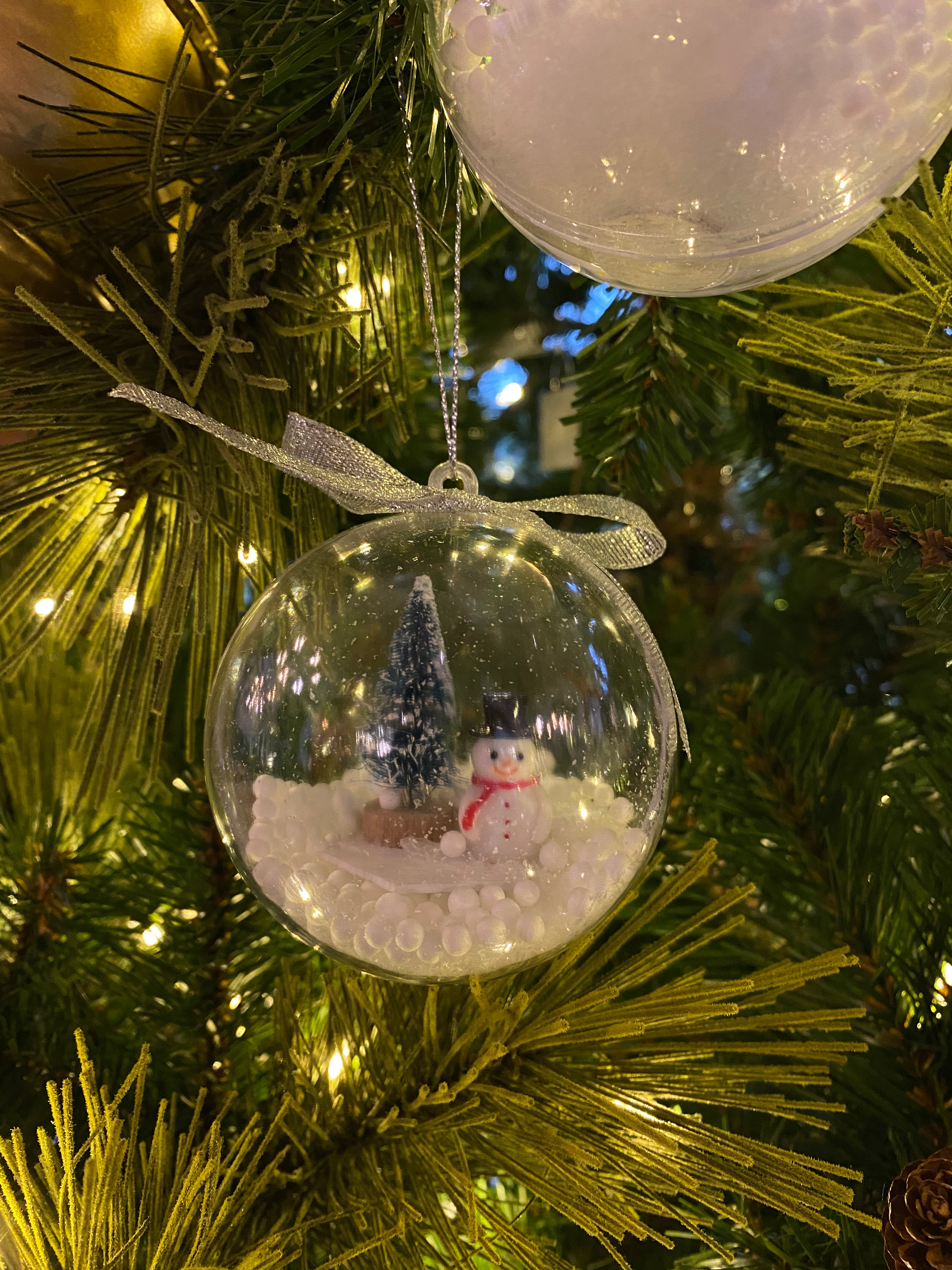 Caja con bolitas de 8 cms x 1 unidad