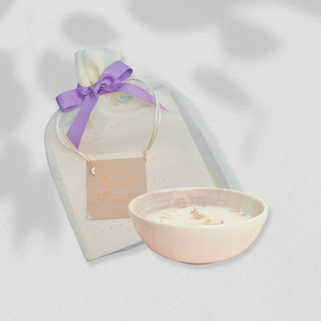 Bono de Pésame en bolsa de tela de organza y vela en cerámica del Carmen