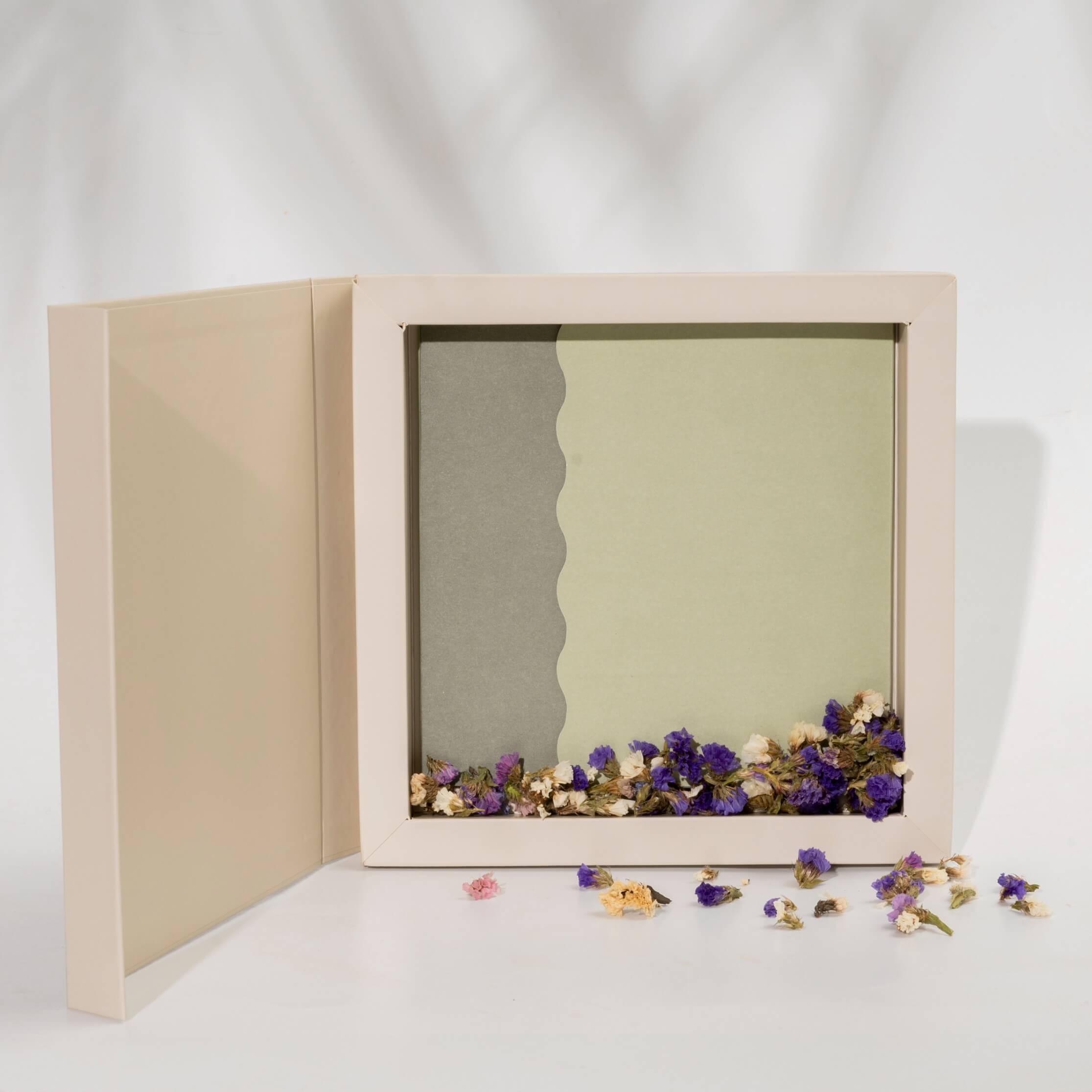 Bono de Pésame en caja con pétalos 2025 con Orquídea